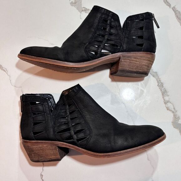 Vince Camuto | Women’s Prestetta Black Leather Ankle Boots Booties Cutout - Picture 4 of 11